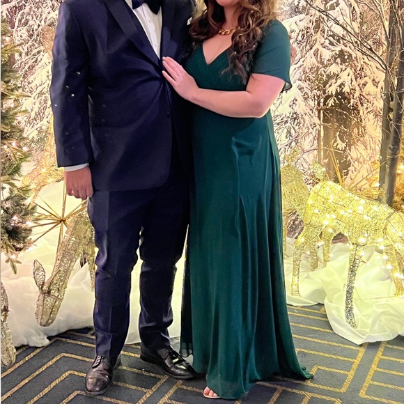 Emerald Maxi Formal Dress - Picture 2 of 4